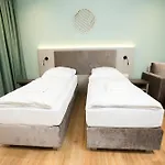 Living Am Schlosspark - Zentral, Parkplatz Und Kitchenette Hotel *