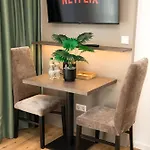 Living Am Schlosspark - Zentral, Parkplatz Und Kitchenette Hotel *