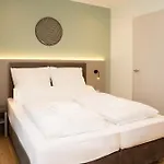 Living Am Schlosspark - Zentral, Parkplatz Und Kitchenette Hotel