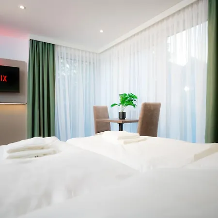 Living Am Schlosspark - Zentral, Parkplatz Und Kitchenette Hotel *