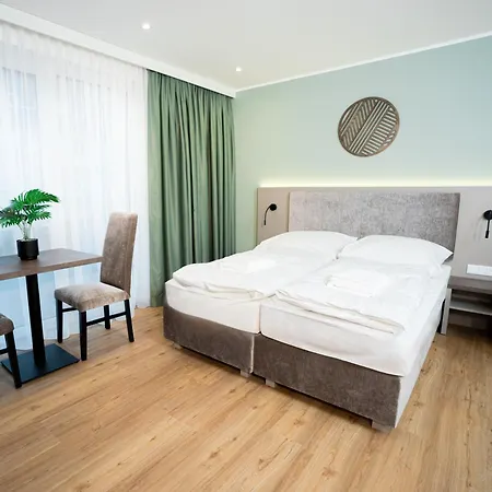 Living Am Schlosspark - Zentral, Parkplatz Und Kitchenette Hotel *
