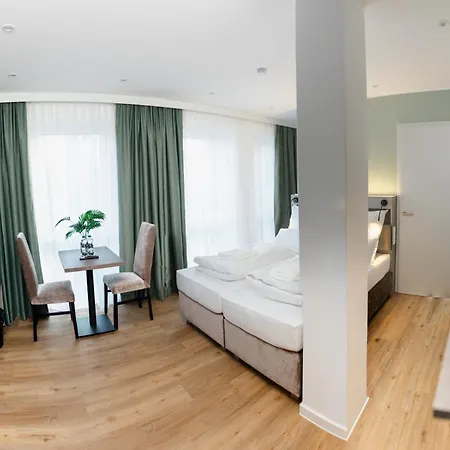 Living Am Schlosspark - Zentral, Parkplatz Und Kitchenette Hotel