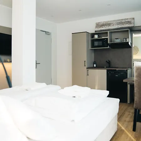Living Am Schlosspark - Zentral, Parkplatz Und Kitchenette Hotel *