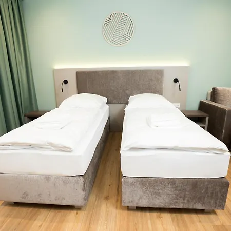 Living Am Schlosspark - Zentral, Parkplatz Und Kitchenette Hotel *