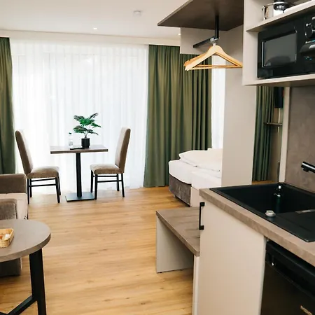 Hotel Living Am Schlosspark - Zentral, Parkplatz Und Kitchenette *