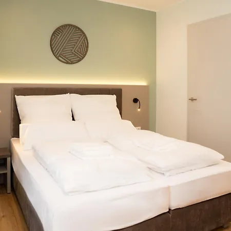 Living Am Schlosspark - Zentral, Parkplatz Und Kitchenette Hotel