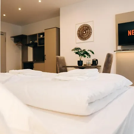 Living Am Schlosspark - Zentral, Parkplatz Und Kitchenette Hotel *