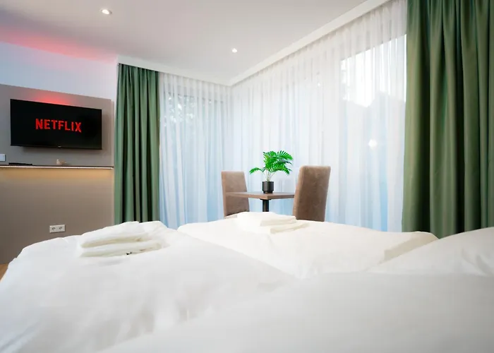 Living Am Schlosspark - Zentral, Parkplatz Und Kitchenette Hotel *