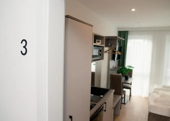 Living Am Schlosspark - Zentral, Parkplatz Und Kitchenette