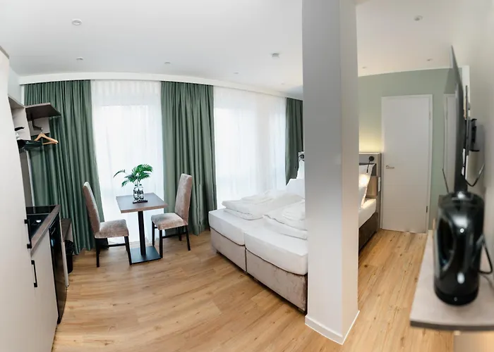 Living Am Schlosspark - Zentral, Parkplatz Und Kitchenette Hotel