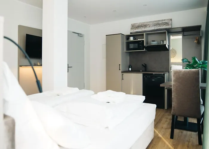 Living Am Schlosspark - Zentral, Parkplatz Und Kitchenette Hotel *