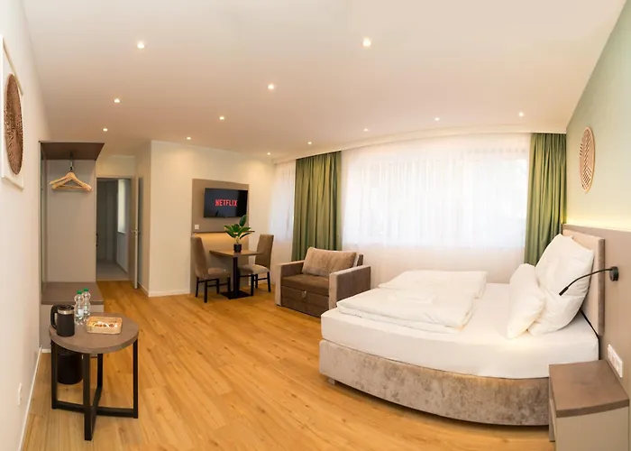 Living Am Schlosspark - Zentral, Parkplatz Und Kitchenette