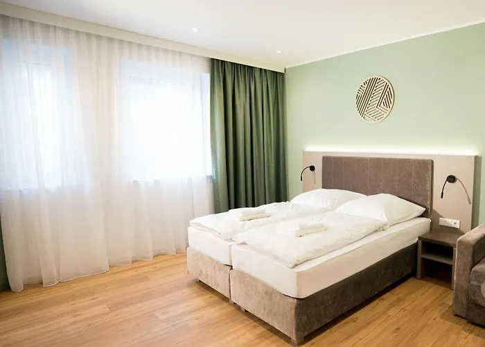 Living Am Schlosspark - Zentral, Parkplatz Und Kitchenette Hotel