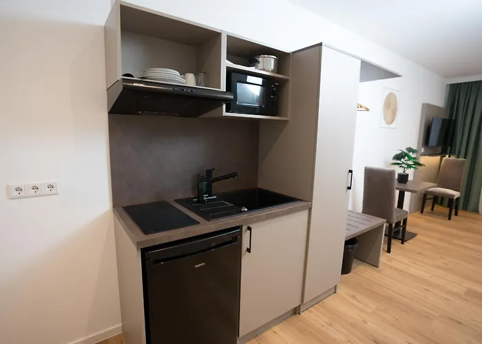 Living Am Schlosspark - Zentral, Parkplatz Und Kitchenette Hotel