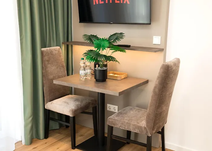 Living Am Schlosspark - Zentral, Parkplatz Und Kitchenette Hotel *