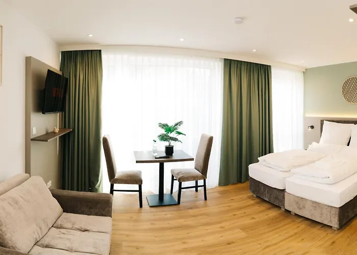 Living Am Schlosspark - Zentral, Parkplatz Und Kitchenette Hotel