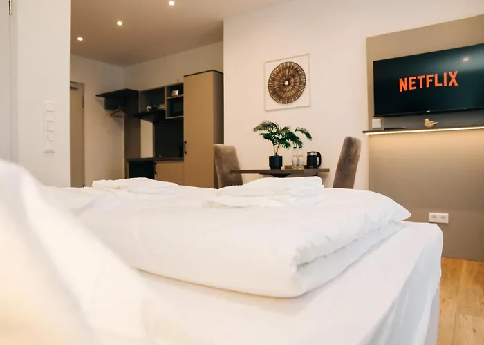 Living Am Schlosspark - Zentral, Parkplatz Und Kitchenette Hotel *